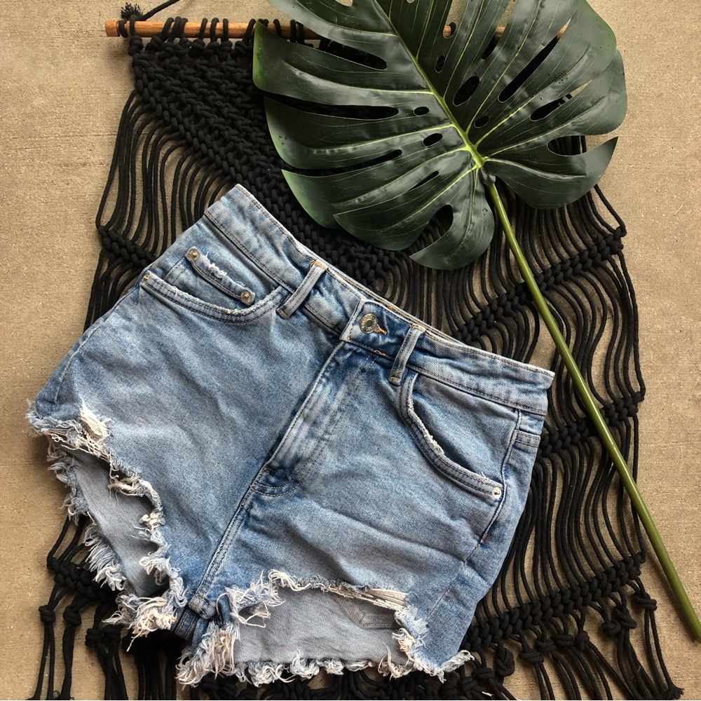 Zara Distressed Jean Shorts Size 4